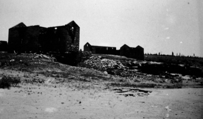 DestrHouse.JPG (26687 bytes)