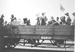 WmnTrck.jpg (9975 bytes)