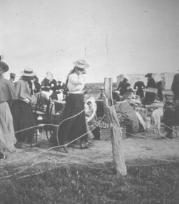 Woman.JPG (20592 bytes)